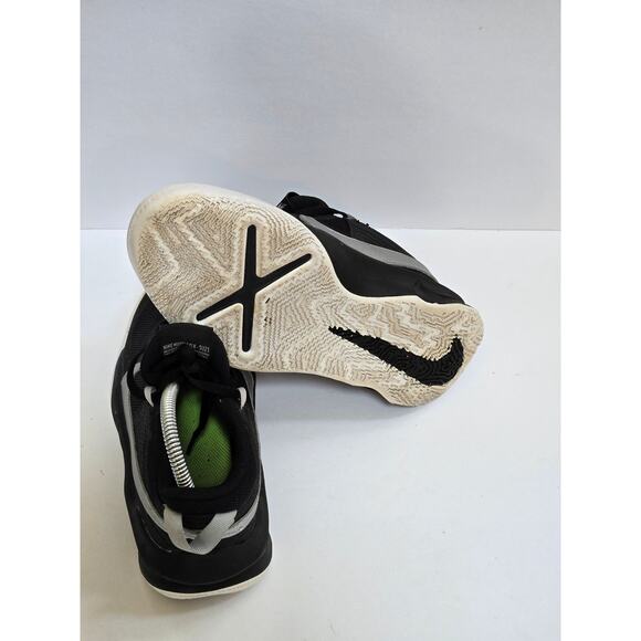 Nike Team Hustle D10 Low Black/Metallic/Silver- size 5.5Y - CW6735-004 - Picture 5 of 6